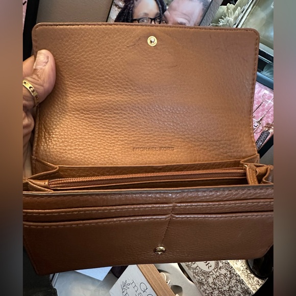 GUC Michaels Kors Fulton Brown Leather Flap CONTINENTAL Wallet - Picture 12 of 12